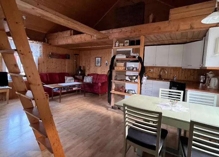 Naustplassen Rorbuer *